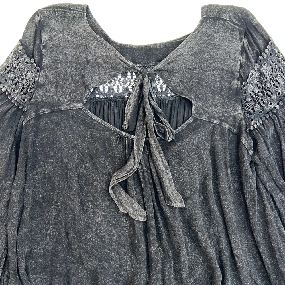 🕶️Altar’d State flowy top🕶️ - Picture 4 of 9